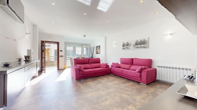 Chalet de 4 habitaciones en Pilar de la Horadada en venta con garaje - 325.000 € (Ref: 9431308)