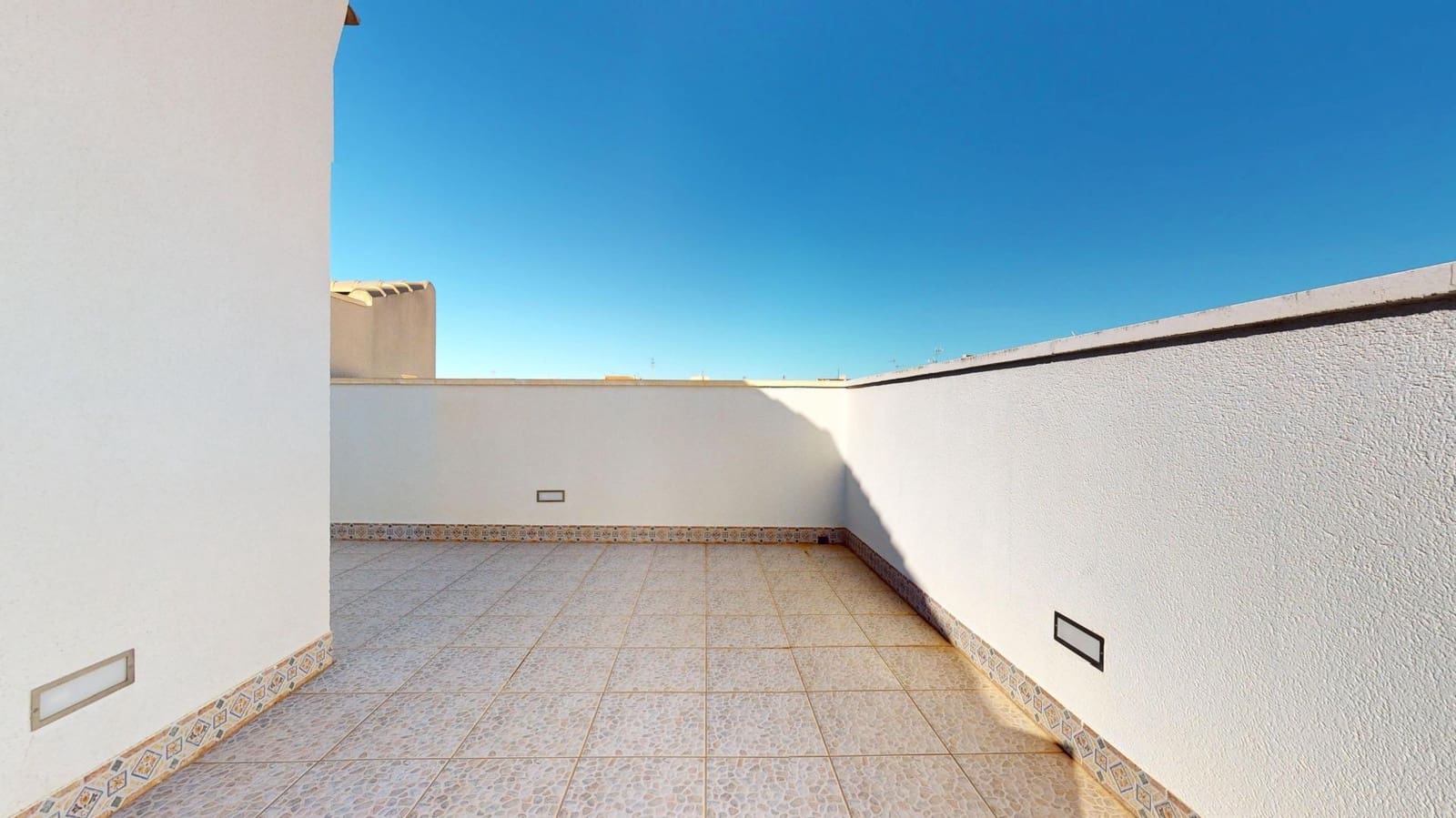 Chalet de 4 habitaciones en Pilar de la Horadada en venta con garaje - 325.000 € (Ref: 9431308)