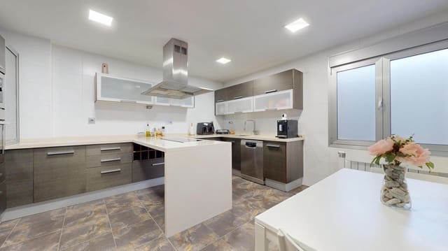 4 sovrum Villa till salu i Pilar de la Horadada med garage - 325 000 € (Ref: 9431308)