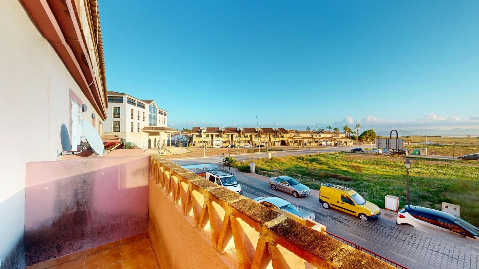 3 makuuhuone Omakotitalo myytävänä paikassa Los Alcazares mukana uima-altaan 
autotalli - 219 900 € (Ref: 9476118)