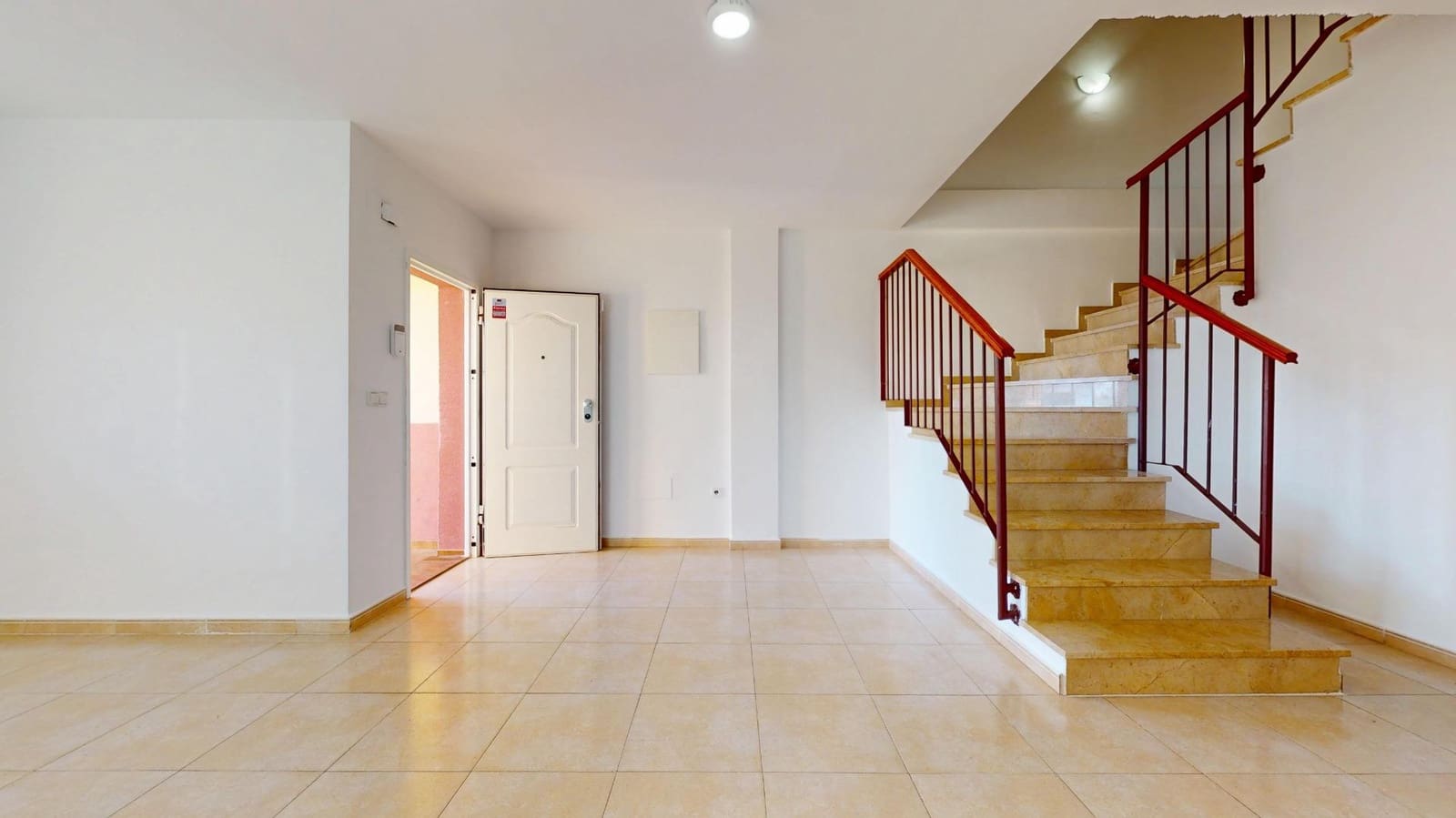 3 soveværelse Byhus til salg i Los Alcazares med swimmingpool garage - € 219.900 (Ref: 9476118)