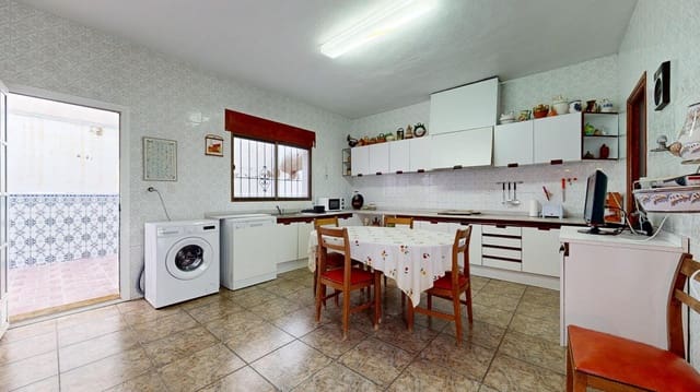 5 bedroom Townhouse for sale in Pilar de la Horadada - € 184,900 (Ref: 9476119)