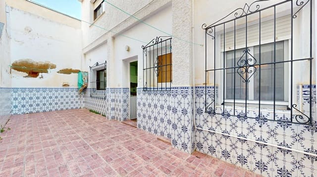 5 bedroom Townhouse for sale in Pilar de la Horadada - € 184,900 (Ref: 9476119)