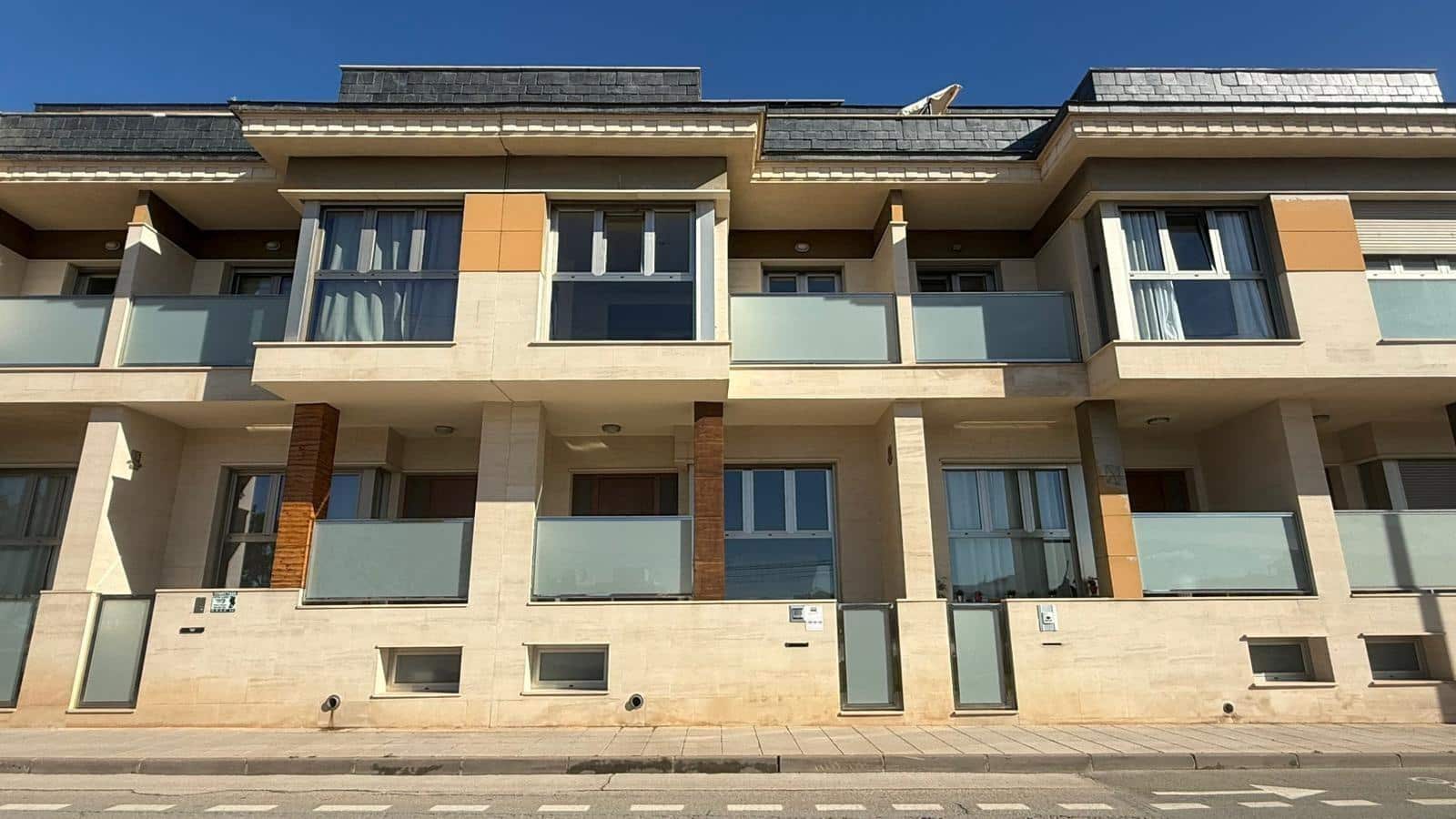 4 soveværelse Rækkehus til salg i Pilar de la Horadada med swimmingpool garage - € 299.000 (Ref: 9543660)