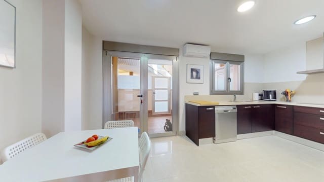 4 chambre Villa/Maison Mitoyenne à vendre à Pilar de la Horadada avec piscine garage - 299 000 € (Ref: 9543660)