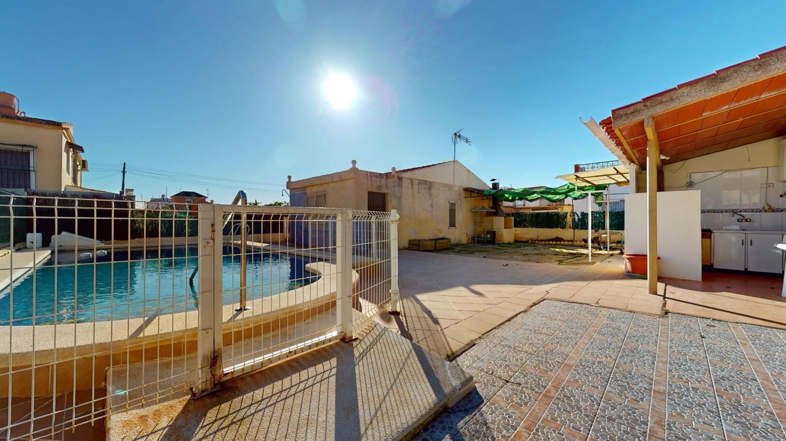 5 soveværelse Villa til salg i Los Alcazares med swimmingpool - € 259.900 (Ref: 9555862)