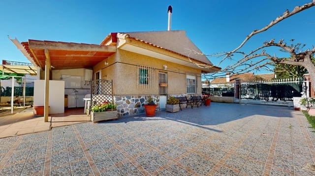 5 bedroom Villa for sale in Los Alcázares with pool - € 229,000 (Ref: 9555862)