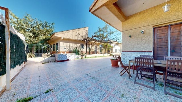 5 bedroom Villa for sale in Los Alcázares with pool - € 229,000 (Ref: 9555862)
