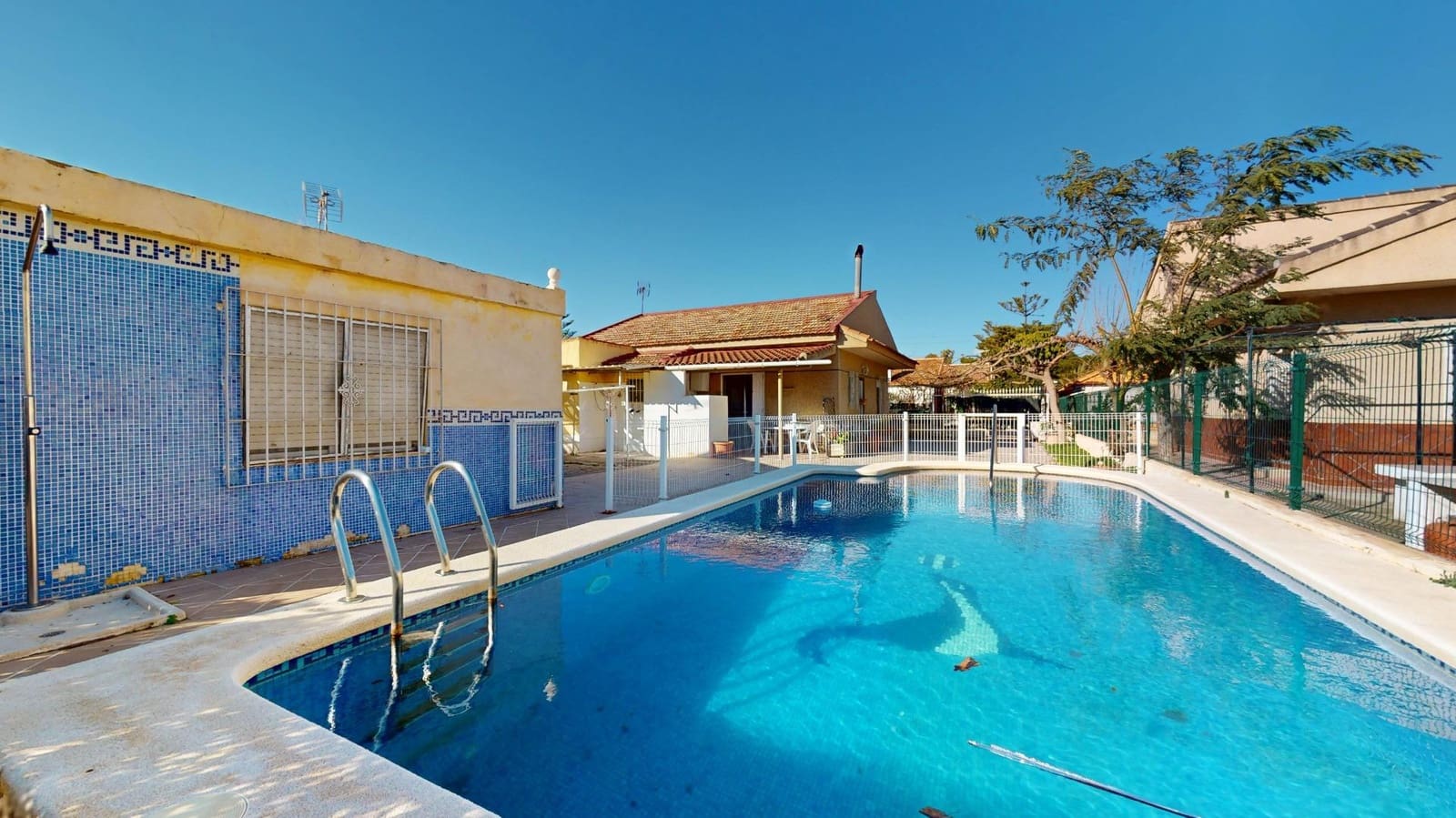 Chalet de 5 habitaciones en Los Alcázares en venta con piscina - 229.000 € (Ref: 9555862)
