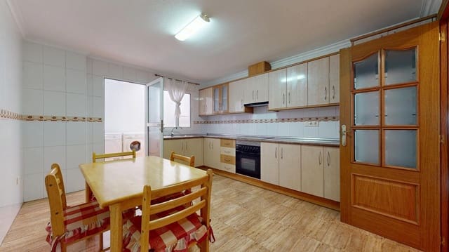3 bedroom Flat for sale in Pilar de la Horadada with garage - € 169,900 (Ref: 9656136)
