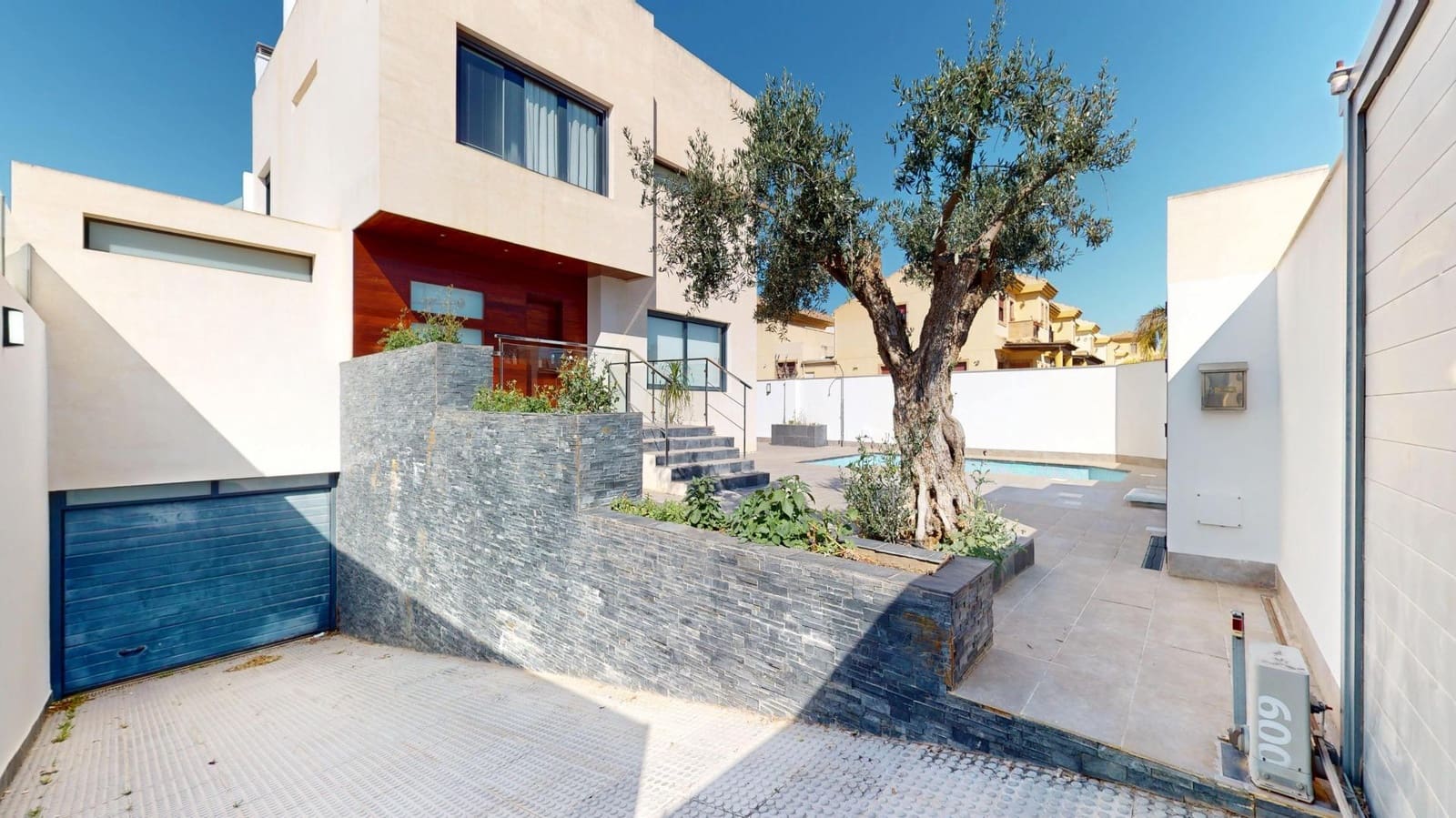 4 Zimmer Villa zu verkaufen in Pilar de la Horadada mit Pool Garage - 799.900 € (Ref: 9656137)