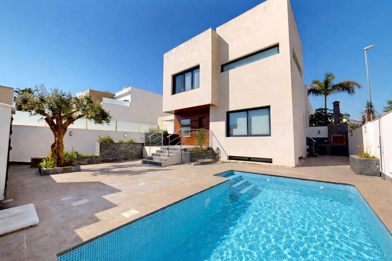 4 bedroom Villa for sale in Pilar de la Horadada with pool garage - € 799,900 (Ref: 9656137)