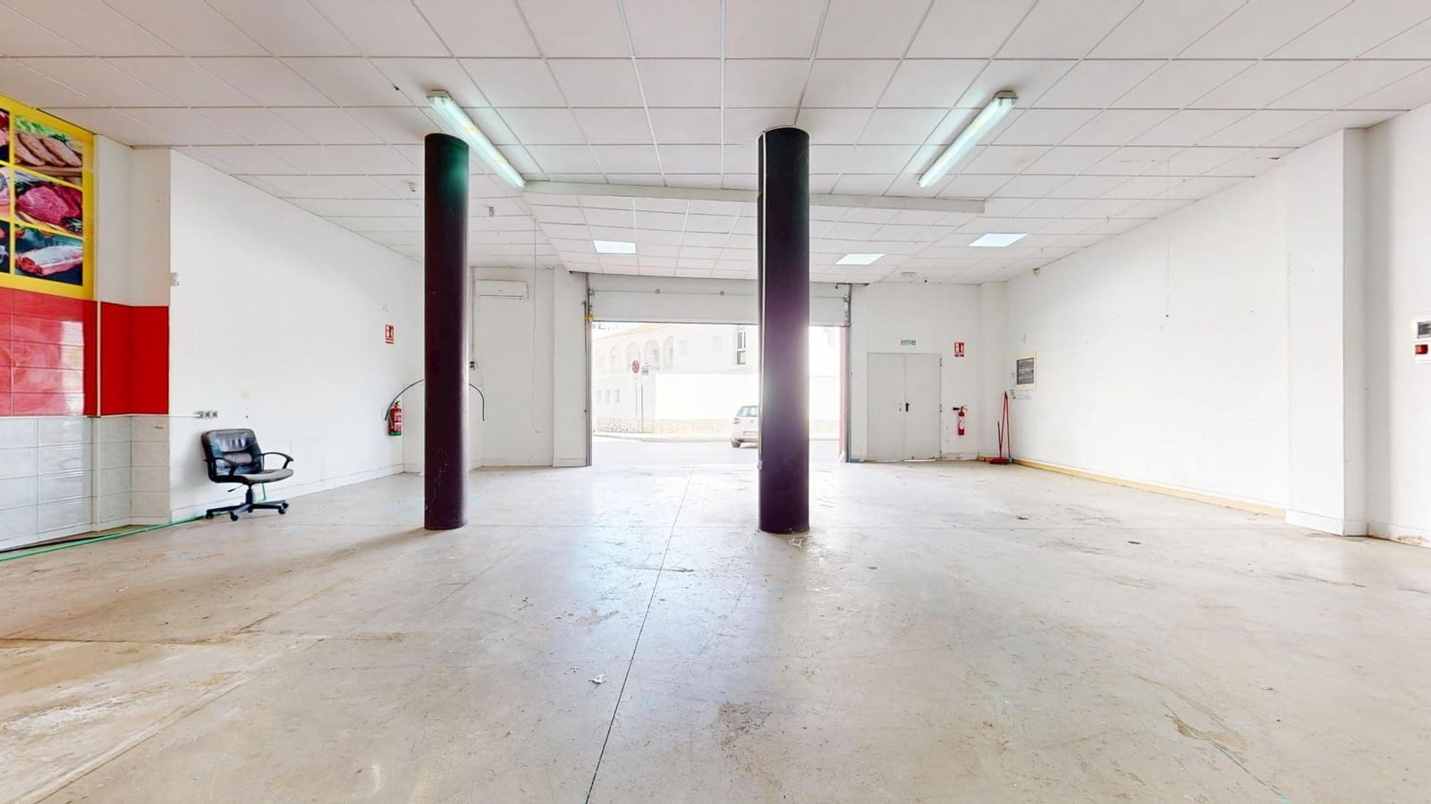 Kaupallinen myytävänä paikassa Lo Pagan - 198 000 € (Ref: 9783015)