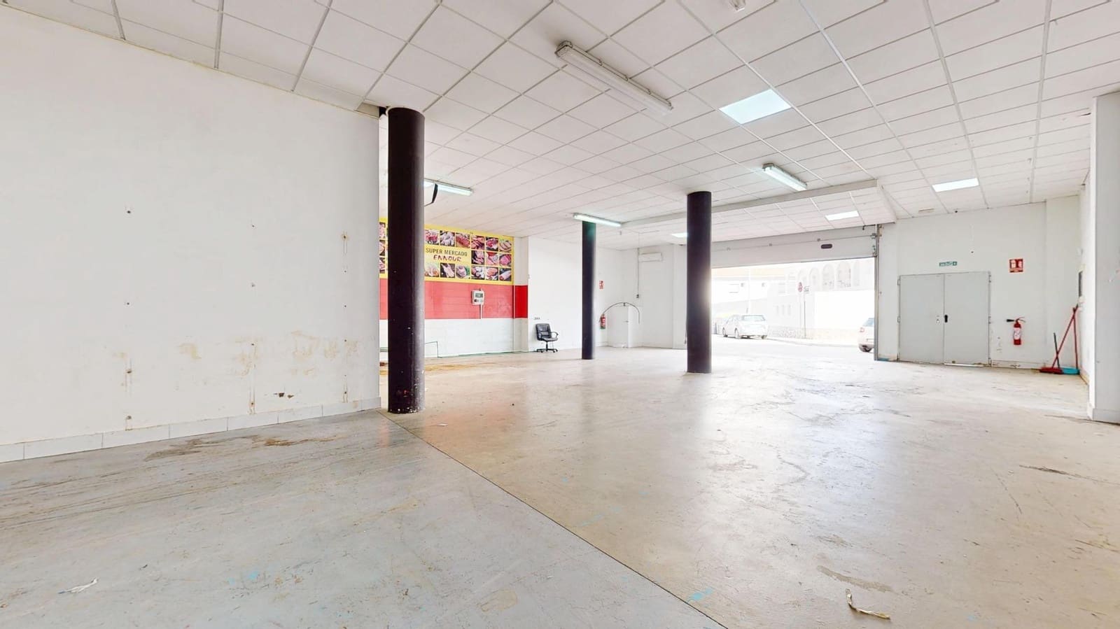 Kaupallinen myytävänä paikassa Lo Pagan - 198 000 € (Ref: 9783015)