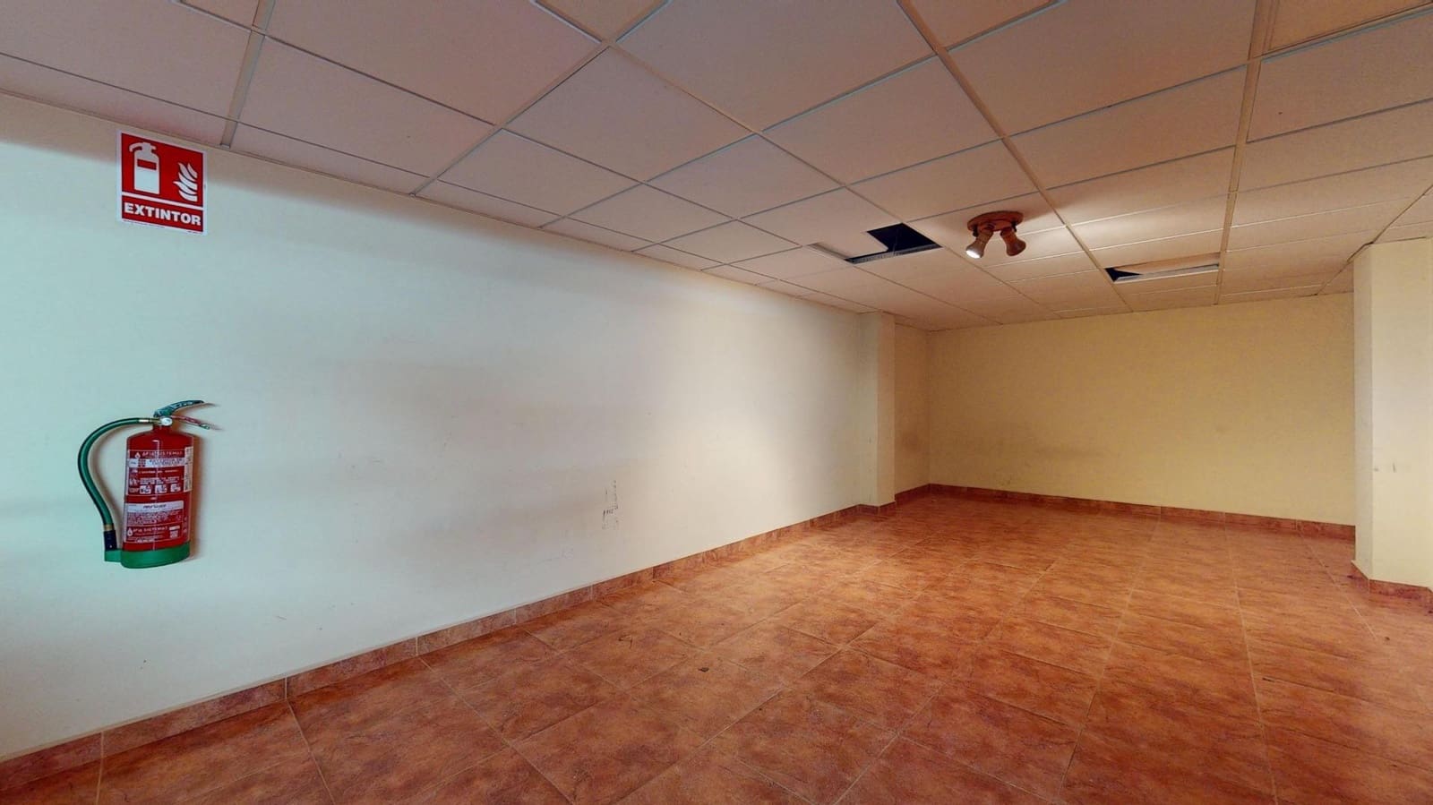 Kaupallinen myytävänä paikassa Lo Pagan - 198 000 € (Ref: 9783015)