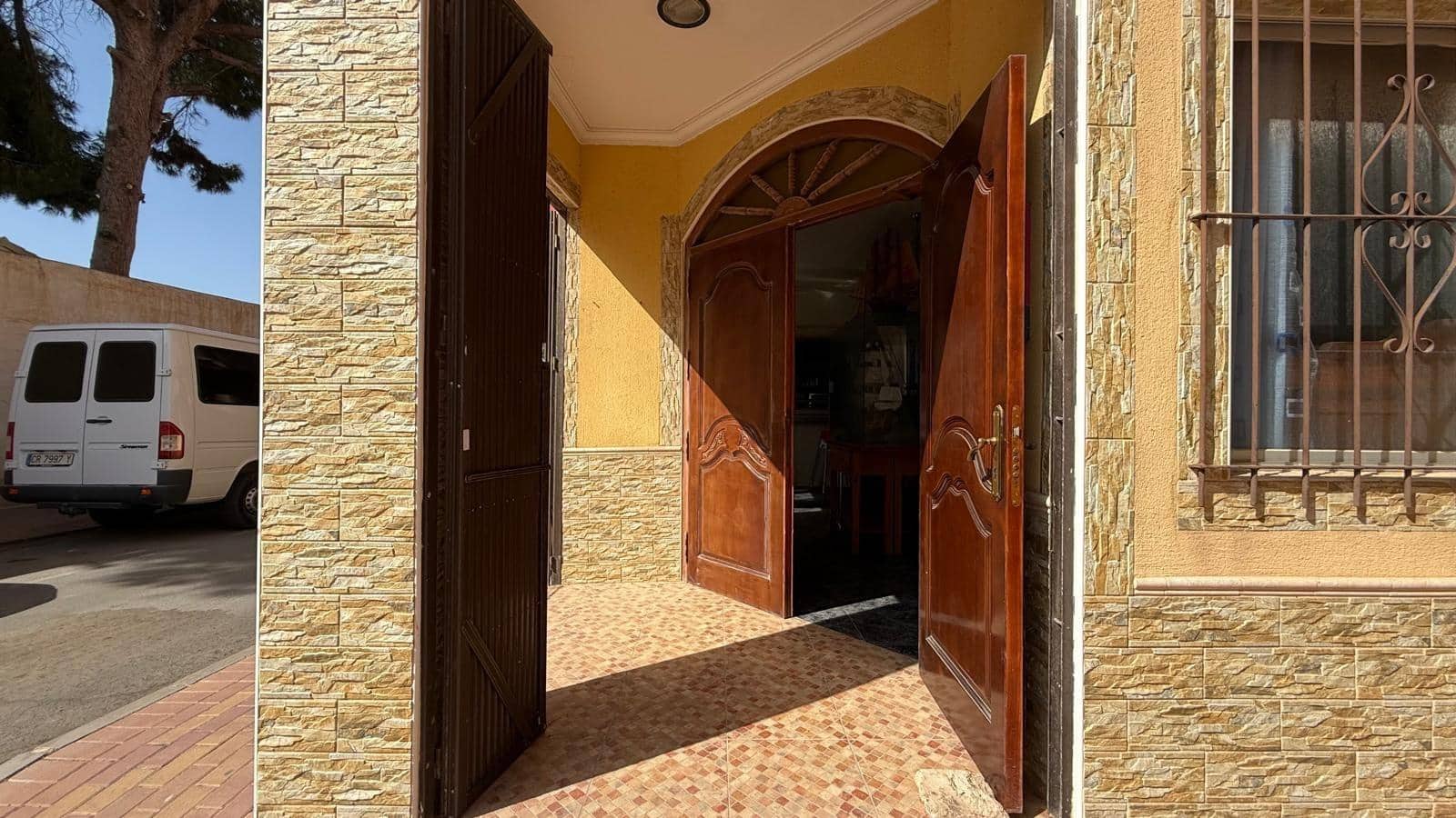 Comercial para venda em San Pedro del Pinatar - 180 000 € (Ref: 9811942)