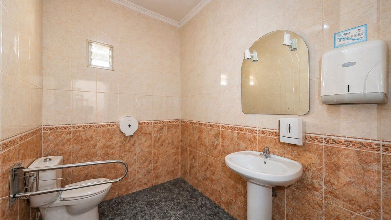 Comercial para venda em San Pedro del Pinatar - 180 000 € (Ref: 9811942)