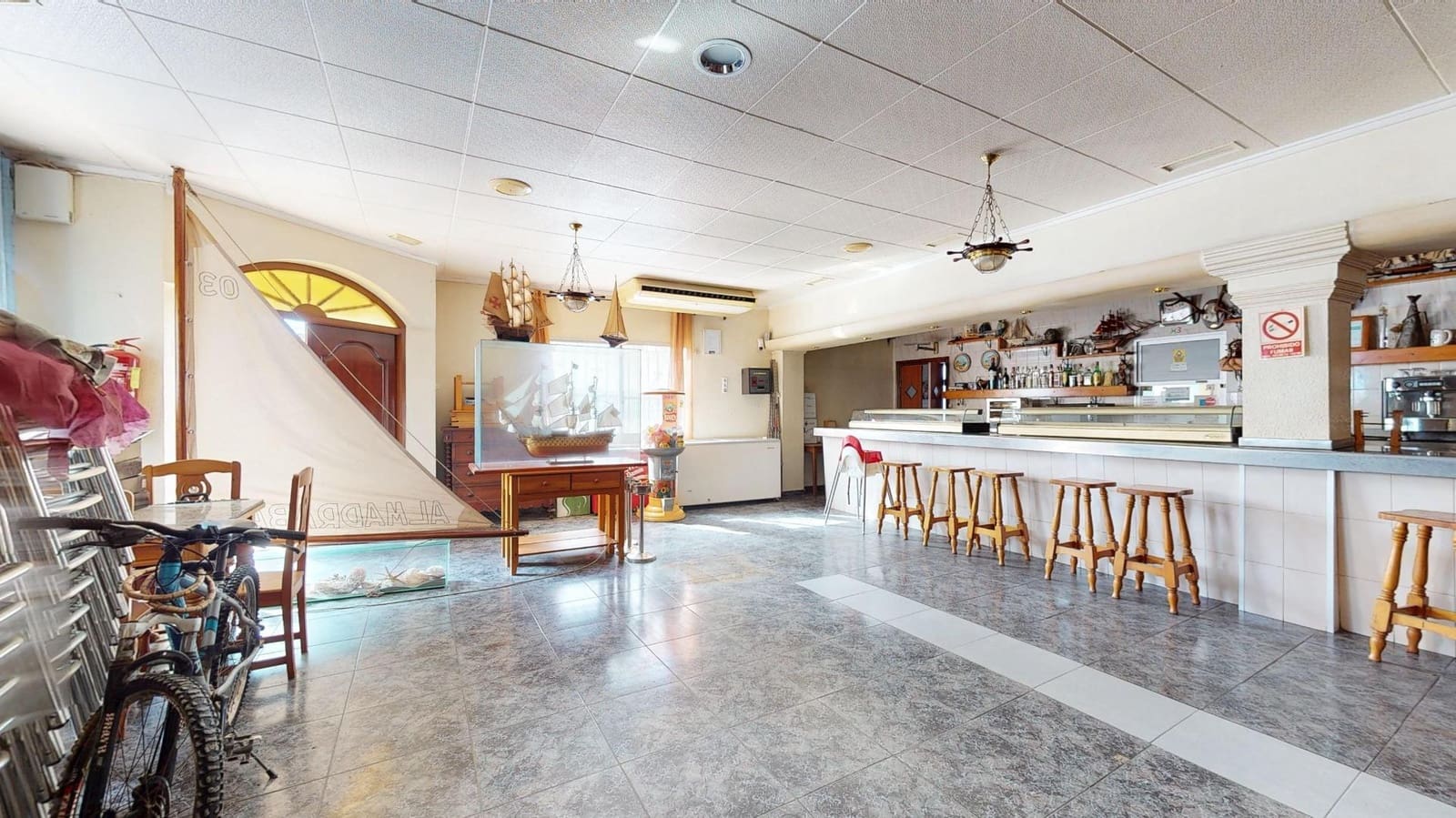 Comercial para venda em San Pedro del Pinatar - 180 000 € (Ref: 9811942)