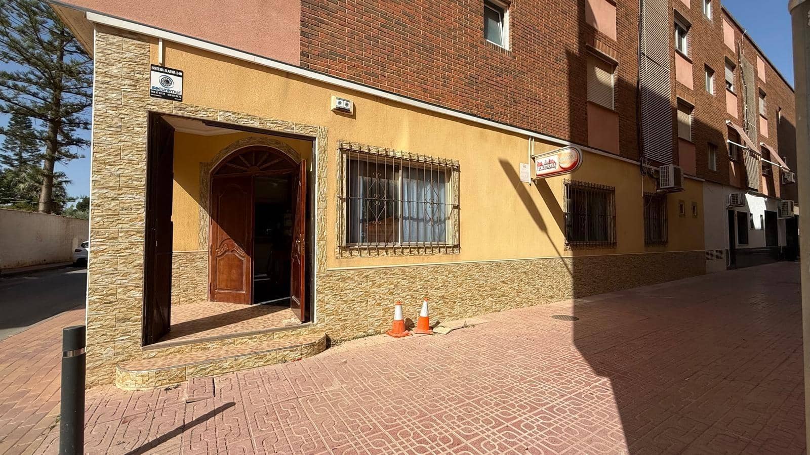 Comercial para venda em San Pedro del Pinatar - 180 000 € (Ref: 9811942)