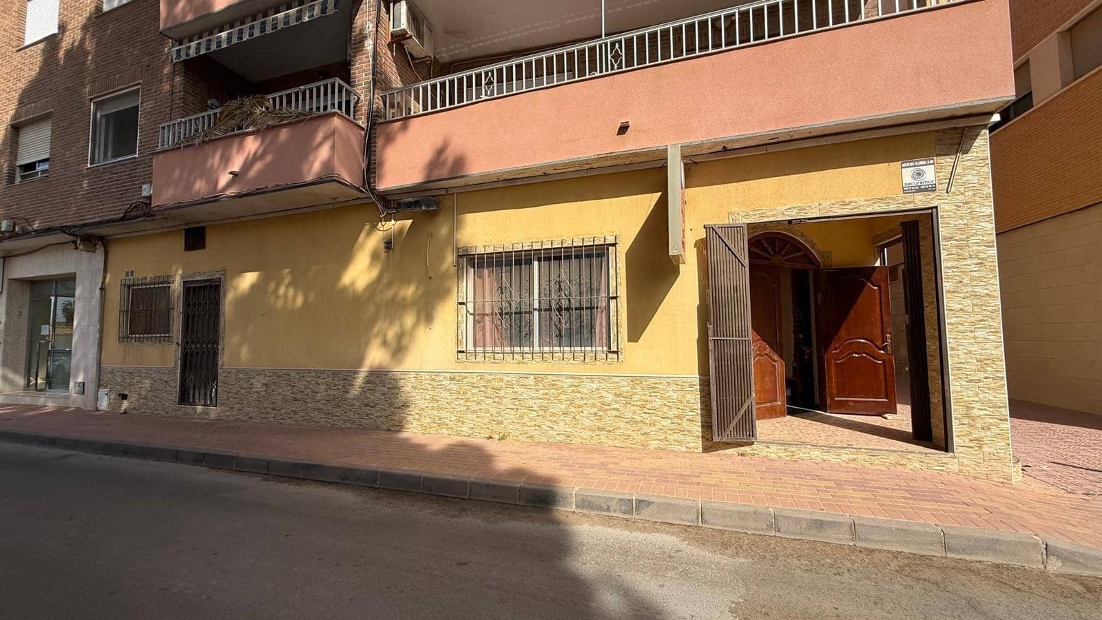 Commercial for sale in San Pedro del Pinatar - € 180,000 (Ref: 9811942)