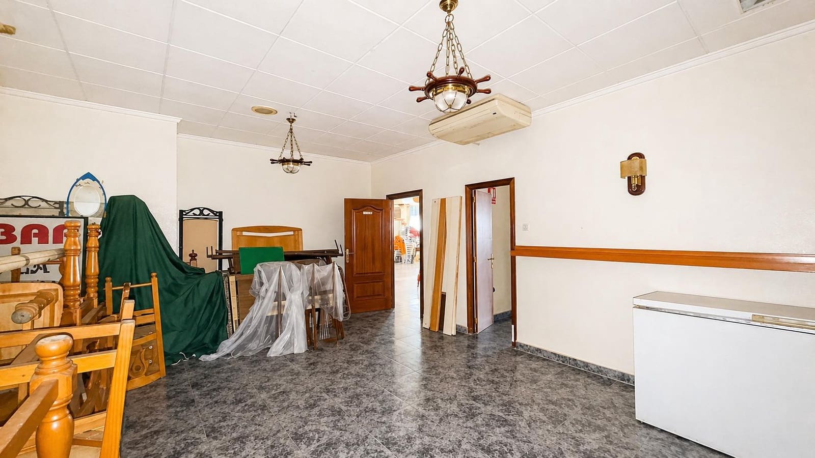 Commercial for sale in San Pedro del Pinatar - € 180,000 (Ref: 9811942)