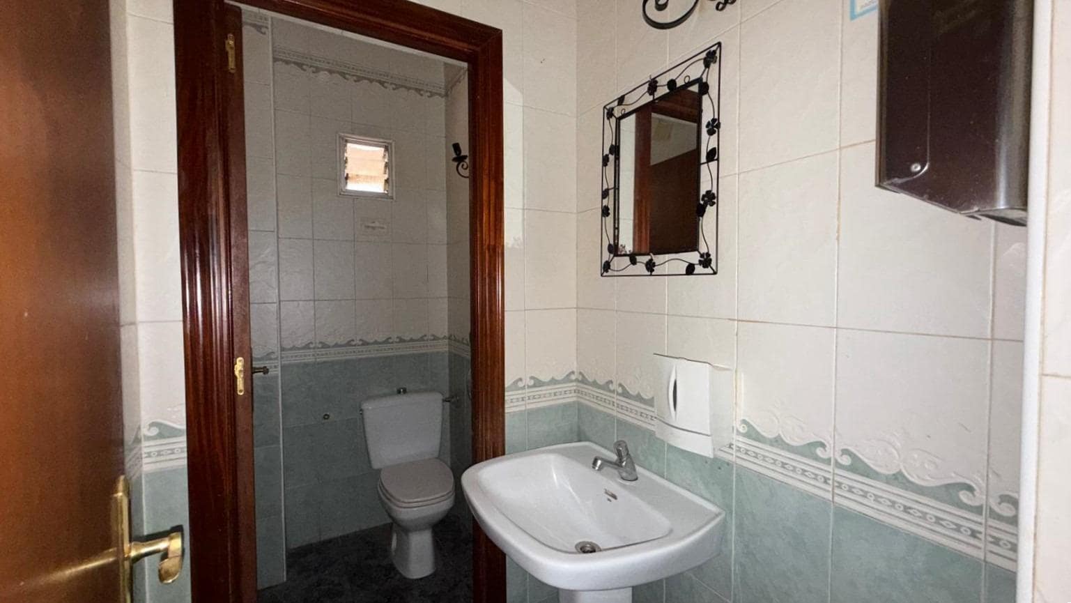 Commercial for sale in San Pedro del Pinatar - € 180,000 (Ref: 9811942)