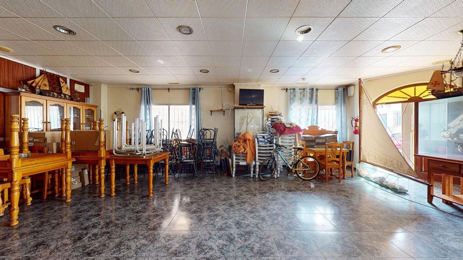 Commercial for sale in San Pedro del Pinatar - € 180,000 (Ref: 9811942)