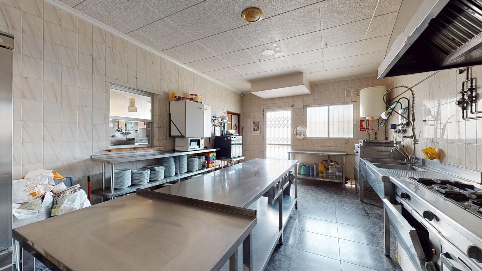 Commercial for sale in San Pedro del Pinatar - € 180,000 (Ref: 9811942)