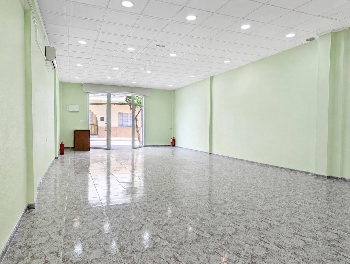 Local Comercial en Pilar de la Horadada en venta - 139.900 € (Ref: 9822952)