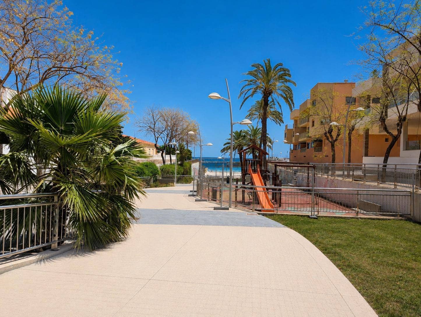 Local Comercial en Pilar de la Horadada en venta - 139.900 € (Ref: 9822952)
