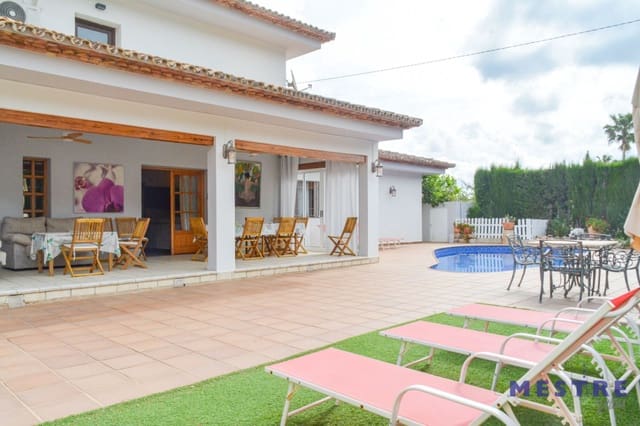 Villa/Maison de 3 chambres à louer à Jalón / Xaló avec piscine garage - 1 800 € (Ref: 9834608)