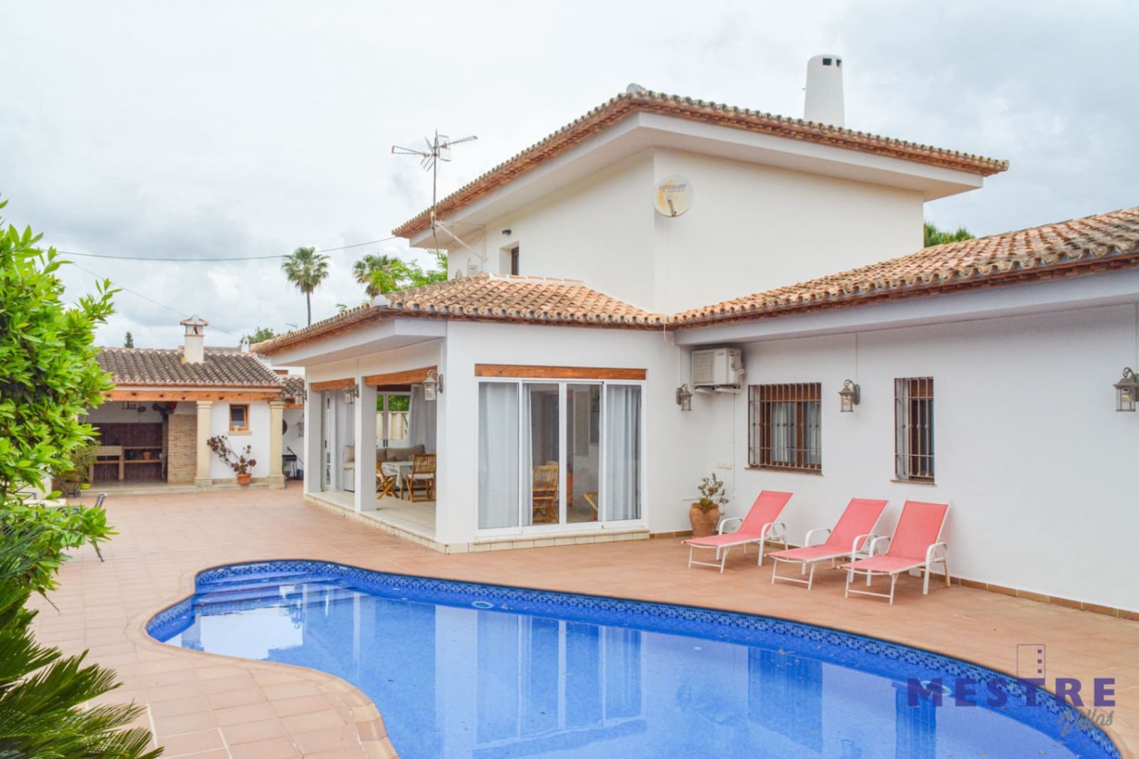 3 bedroom Villa for rent in Jalon / Xalo with pool garage - € 1,800 (Ref: 9834608)