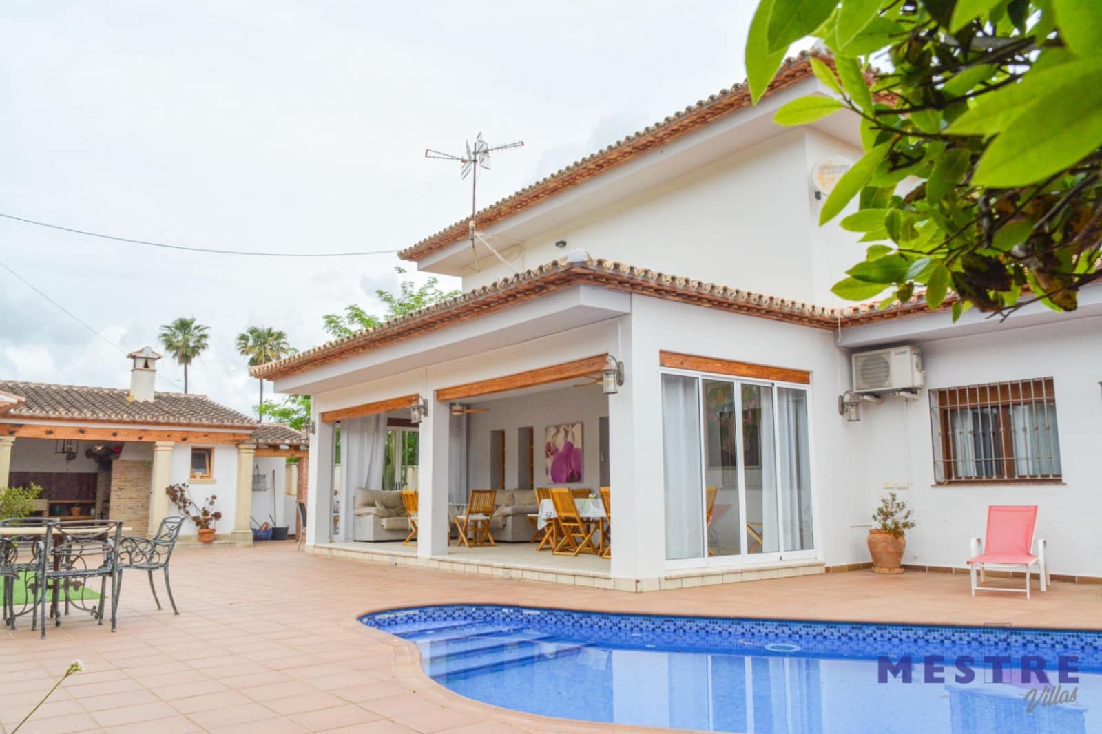 3 bedroom Villa for rent in Jalon / Xalo with pool garage - € 1,800 (Ref: 9834608)