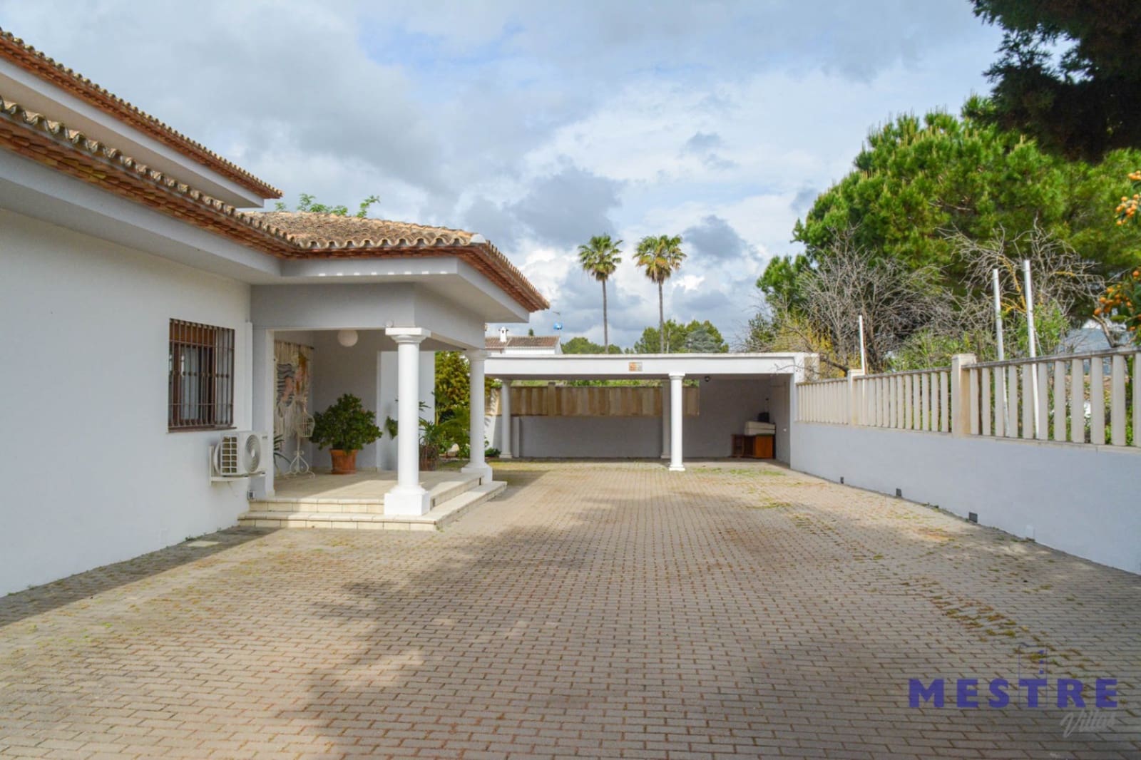 3 bedroom Villa for rent in Jalon / Xalo with pool garage - € 1,800 (Ref: 9834608)