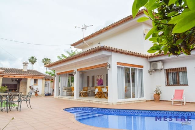 Villa/Maison de 3 chambres à louer à Jalón / Xaló avec piscine garage - 1 800 € (Ref: 9834608)