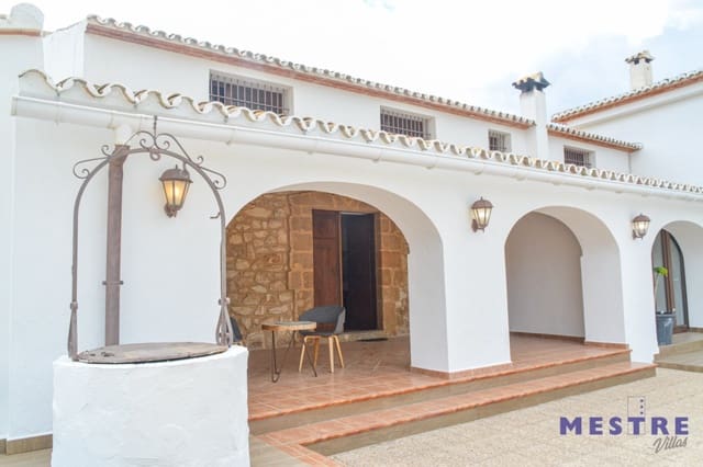 Villa/Maison de 5 chambres à louer à Teulada Pueblo, Teulada-Moraira avec piscine - 2 200 € (Ref: 9841778)