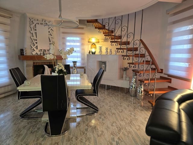 3 bedroom Villa for sale in Miami Playa / Miami Platja, Mont-roig del Camp with pool garage - € 495,000 (Ref: 8230095)