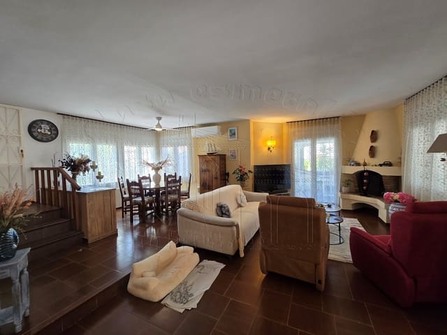 5 bedroom Villa for sale in Miami Playa / Miami Platja, Mont-roig del Camp with pool garage - € 525,000 (Ref: 9030538)