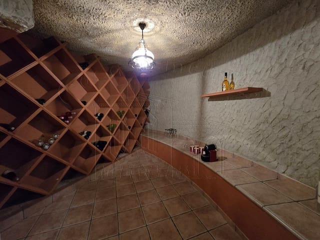 5 bedroom Villa for sale in Miami Playa / Miami Platja, Mont-roig del Camp with pool garage - € 850,000 (Ref: 9144118)