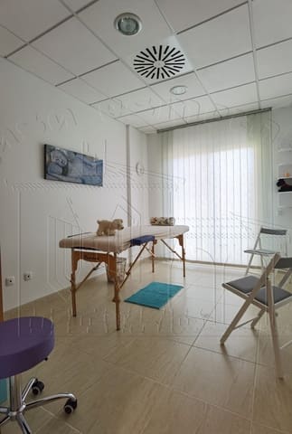 3 soverom Kommersiell til salgs i Miami Playa / Miami Platja, Mont-roig del Camp med garasje - € 170 000 (Ref: 9349765)