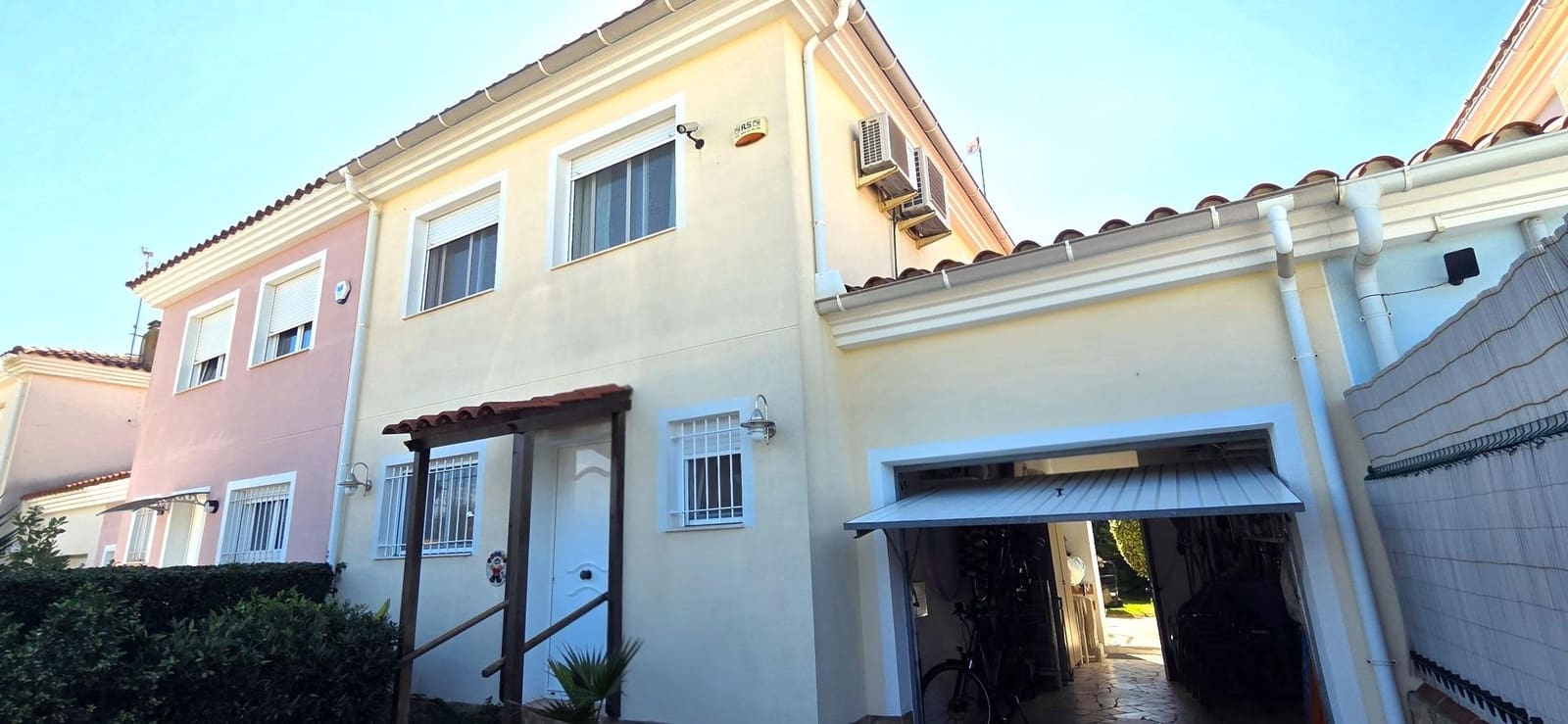 Chalet de 3 habitaciones en Vinaròs en venta con garaje - 280.000 € (Ref: 10174664)
