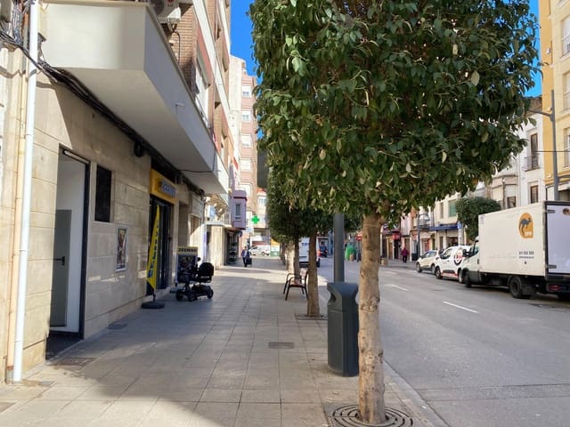 Commercial for sale in Vinaròs - € 360,000 (Ref: 7700761)