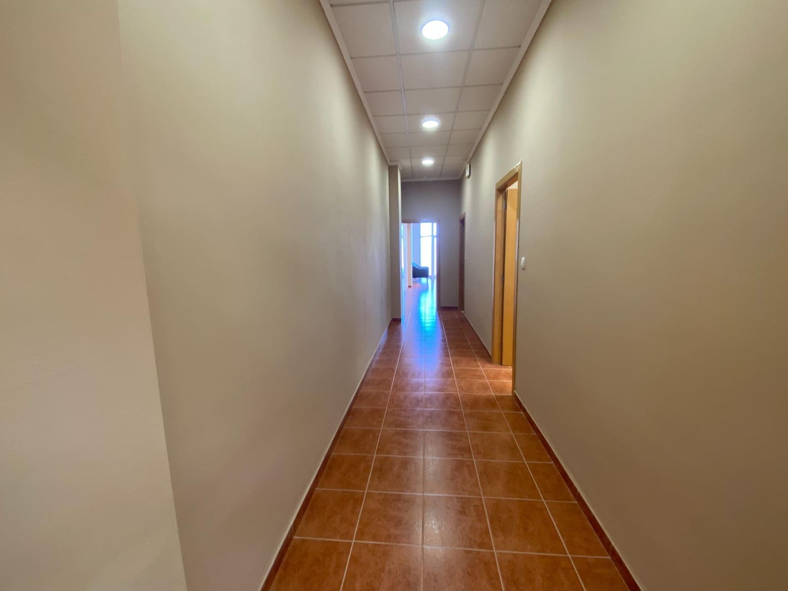 Bureau à louer à Vinaros - 800 € (Ref: 8450090)