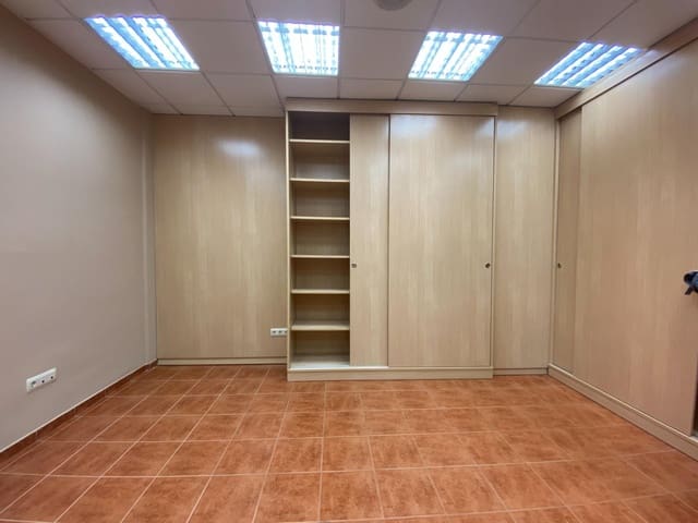 Kantoor te huur in Vinaròs - € 800 (Ref: 8450090)