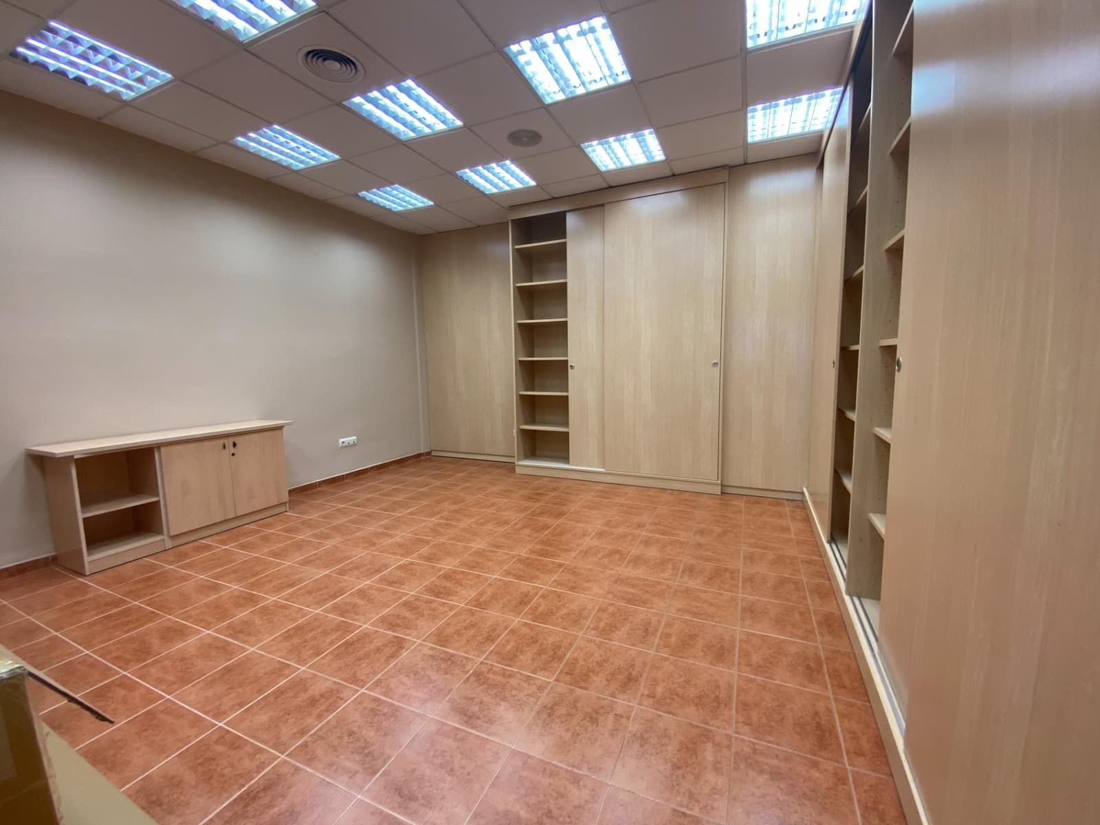 Bureau à louer à Vinaros - 800 € (Ref: 8450090)