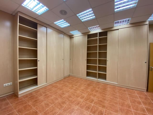 Kantoor te huur in Vinaròs - € 800 (Ref: 8450090)