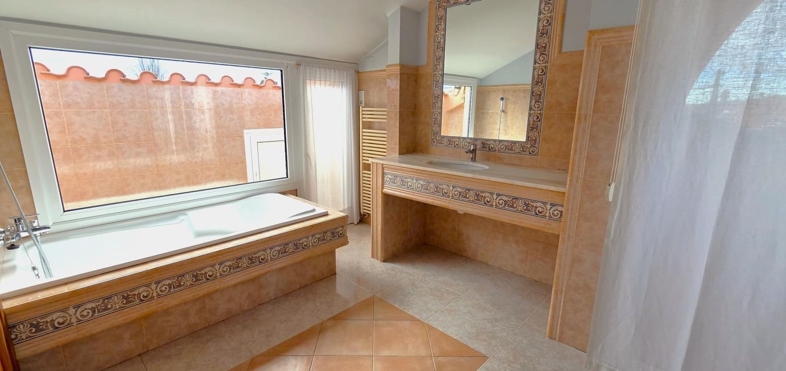 3 bedroom Villa for sale in Vinaros with pool garage - € 460,000 (Ref: 8652742)