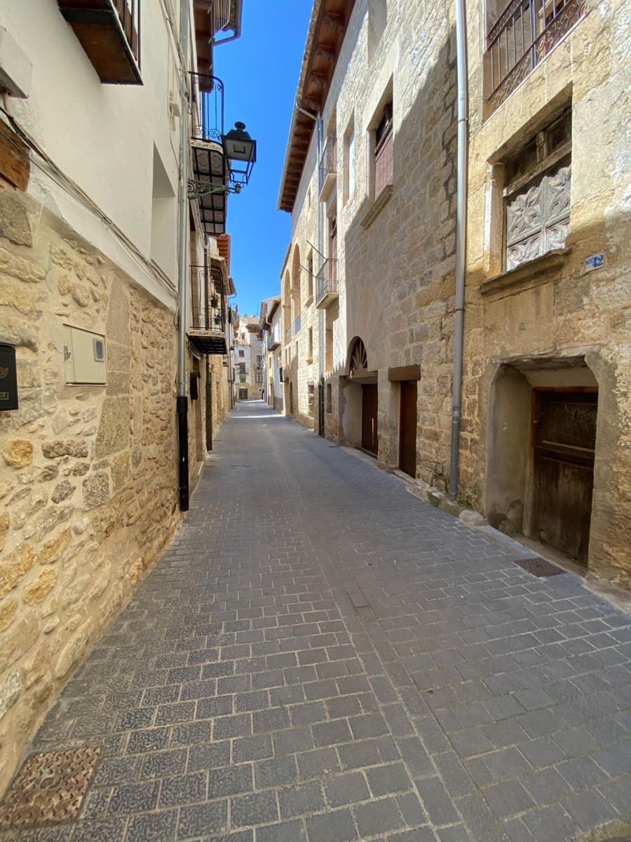 6 bedroom Townhouse for sale in Forcall - € 173,000 (Ref: 9068938)