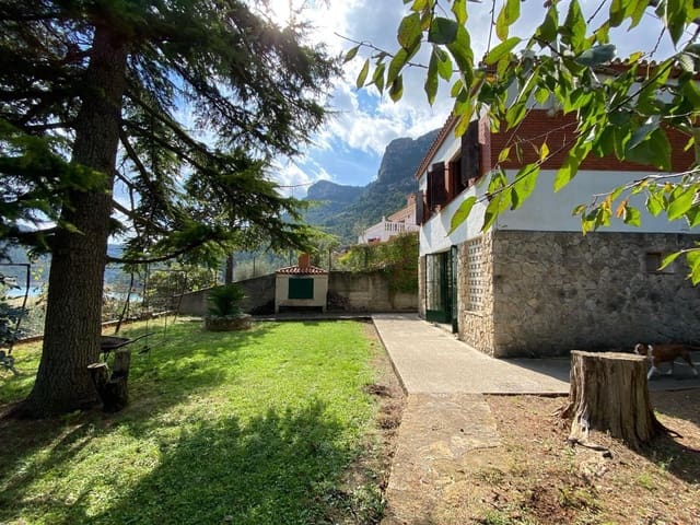 5 soveværelse Villa til salg i La Pobla de Benifassà med garage - € 249.500 (Ref: 9347625)