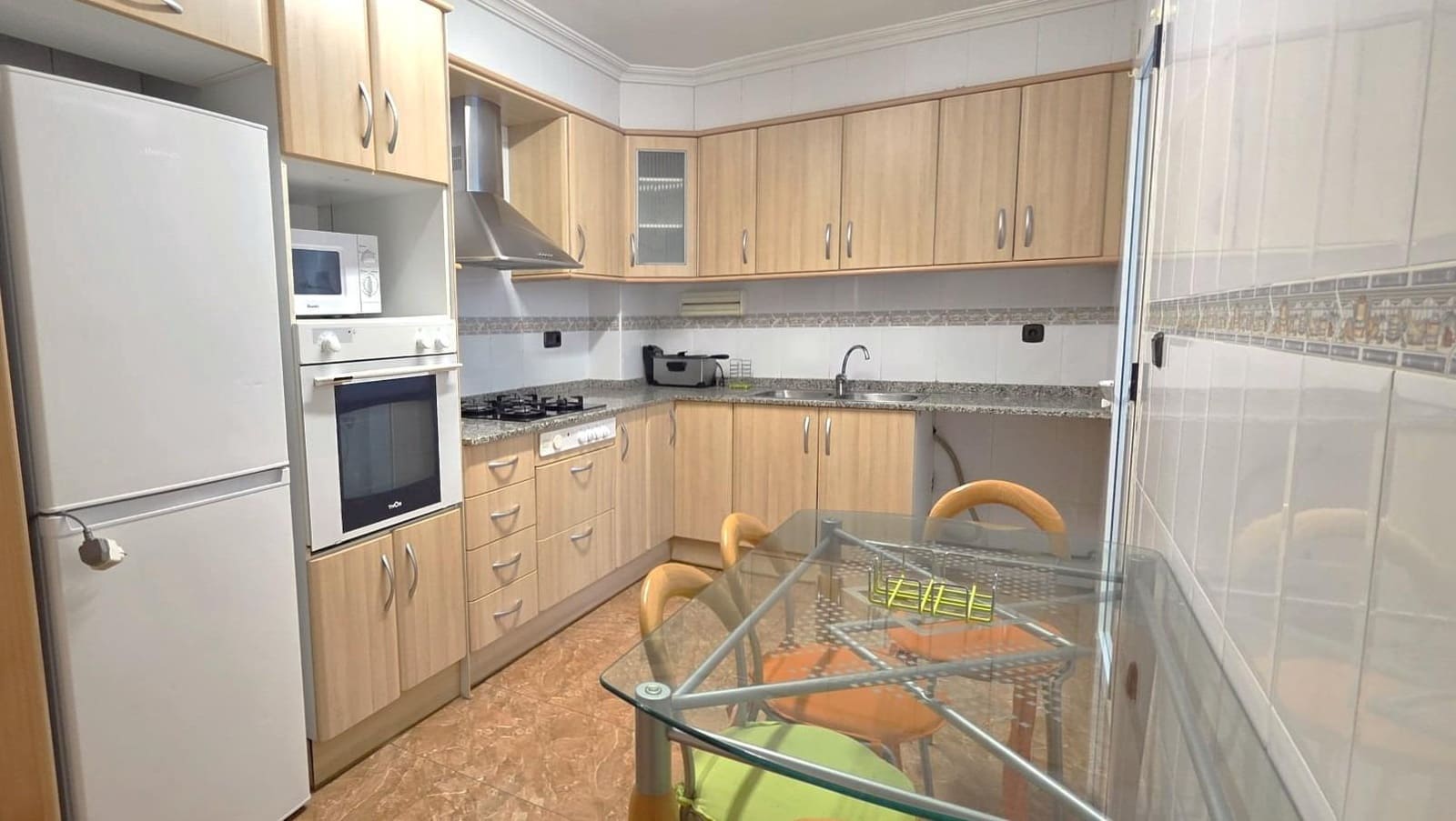 3 bedroom Apartment for sale in Vinaros with garage - € 180,000 (Ref: 9530838)